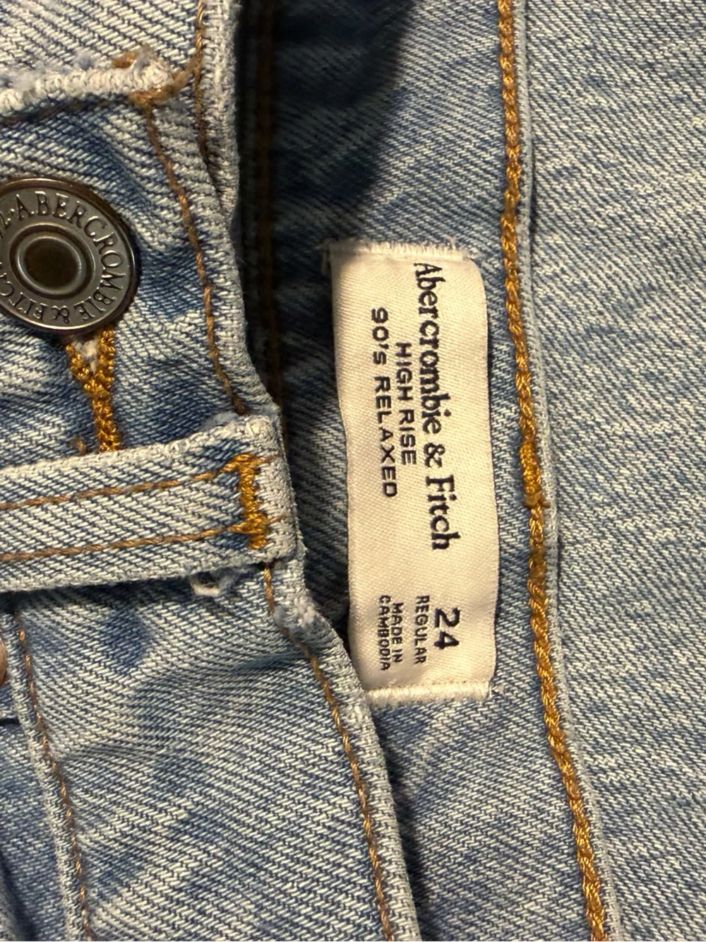 Abercrombie & Fitch High Rise 90’s Relaxed Light Wash Blue Denim Jeans